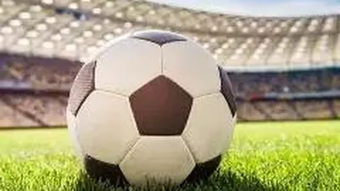 周扬青雨中与神秘男牵手，疑似新恋情曝光