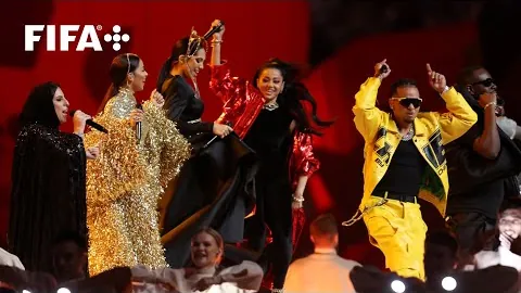 约老师下半场惊天远投三分，全场观众为之沸腾！